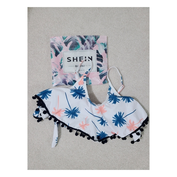 (NEW) Hanky pom-pom Bikini Top - Picture 4 of 6